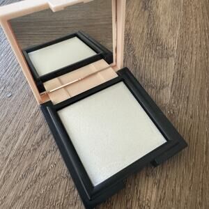 Lash Star Flash of Brilliance Skin Illuminator in Phosphorescence